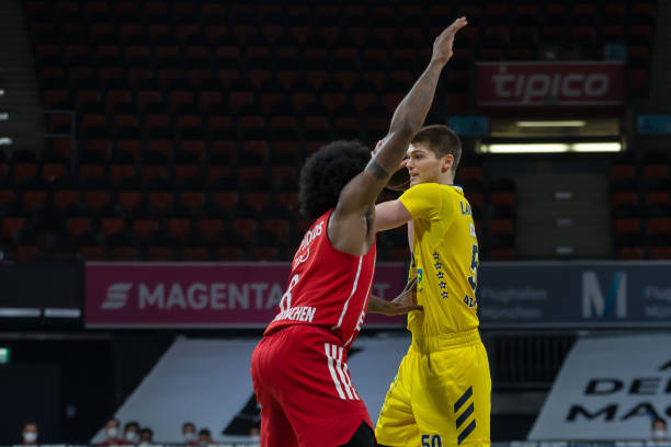 以横扫之势 以横扫之势