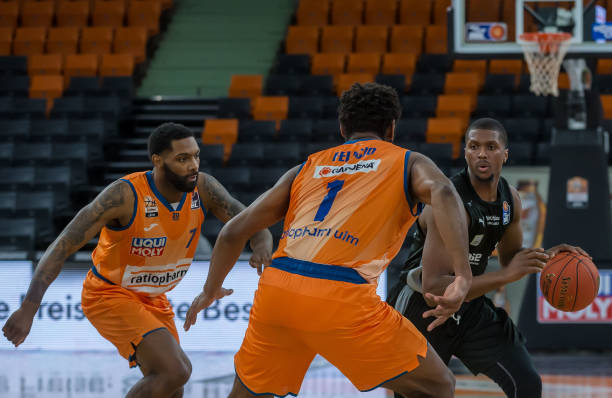 突然宣布取 突然宣布取